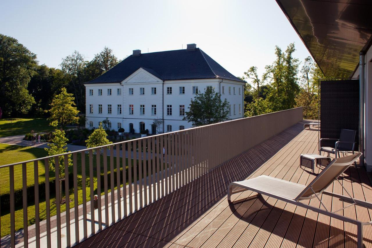 Schlossgut Gross Schwansee Luaran gambar The terrace of the hotel