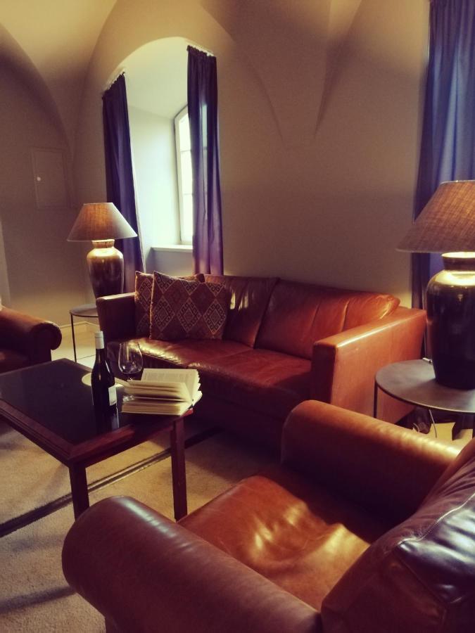 Schlossgut Gross Schwansee Luaran gambar The library at the hotel