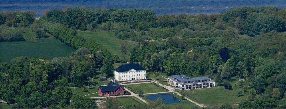 Schlossgut Gross Schwansee Luaran gambar Aerial view of the main buildings