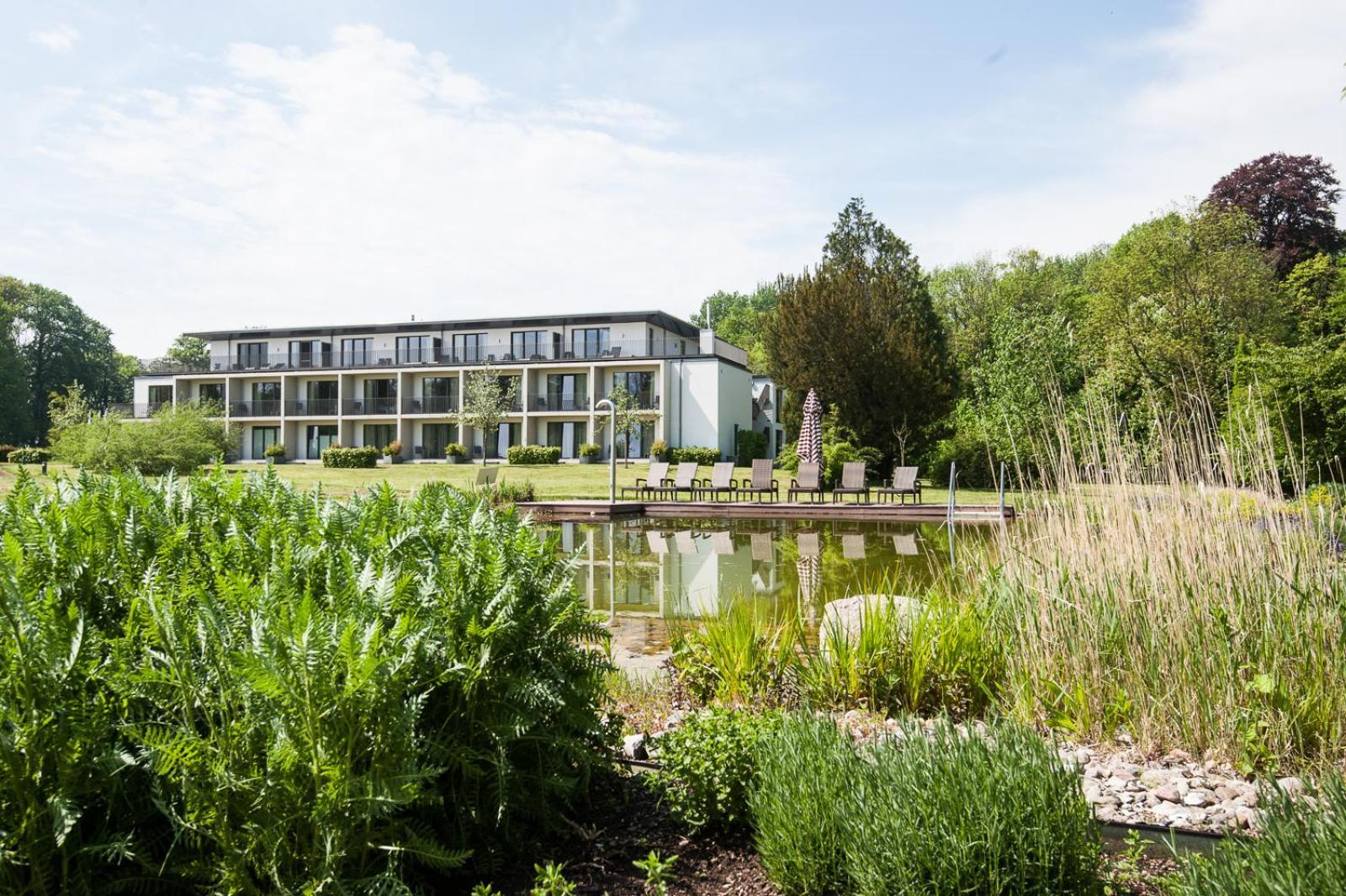 Schlossgut Gross Schwansee Luaran gambar The new building of the University of Applied Sciences