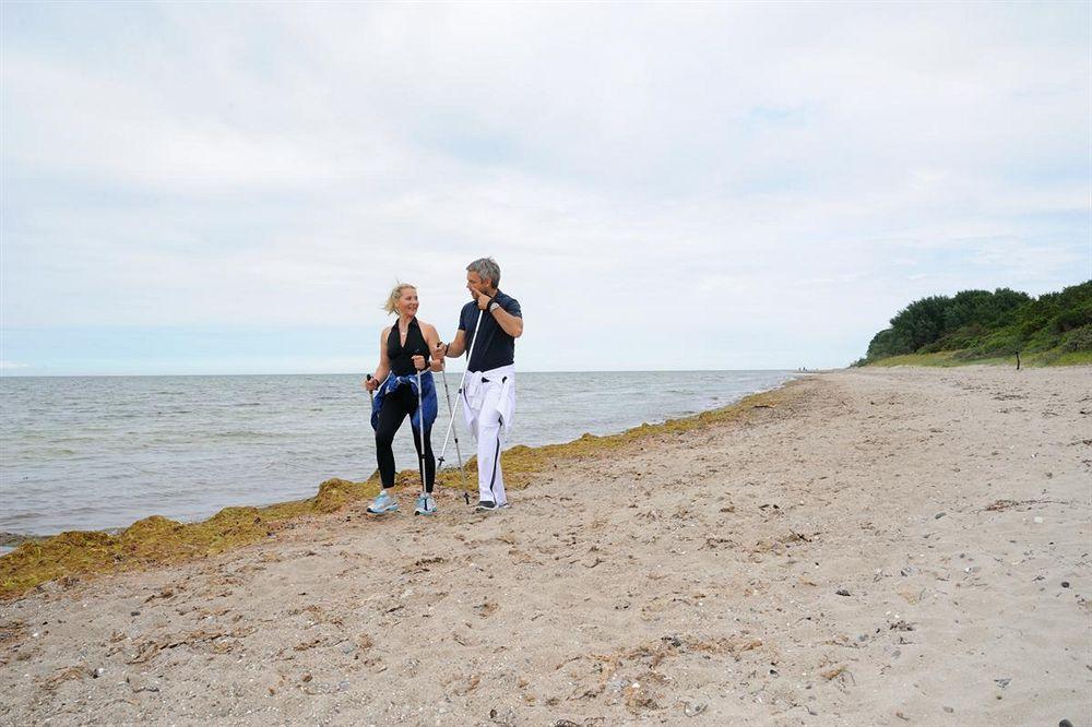 Schlossgut Gross Schwansee Luaran gambar Nordic walking on the beach
