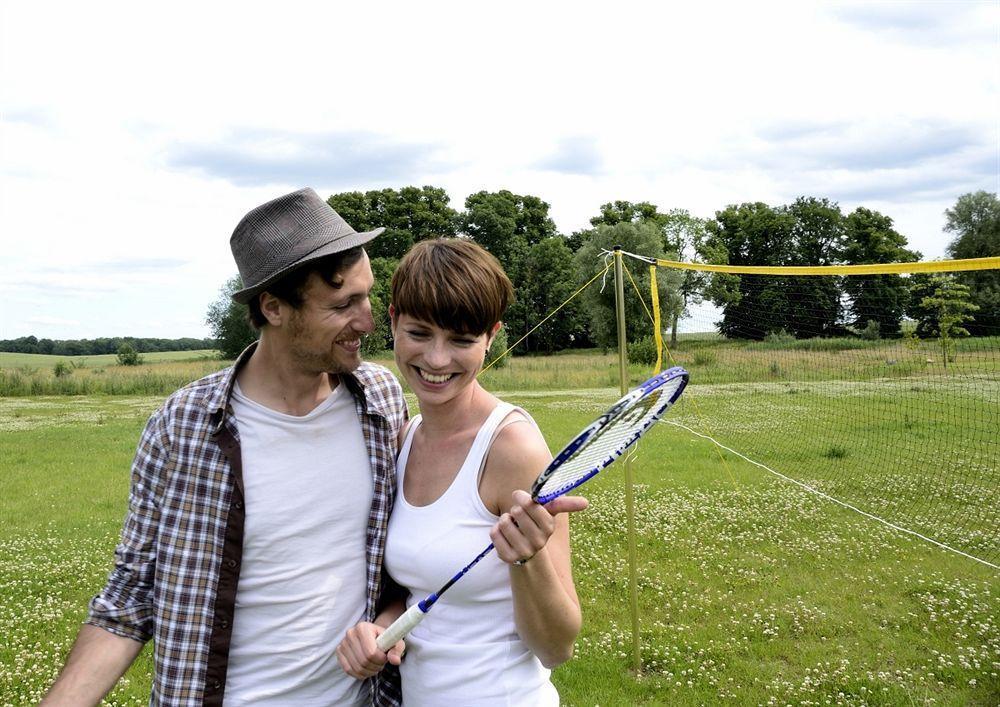 Schlossgut Gross Schwansee Luaran gambar The German duo of Michael Kühnen and Nicole Kessler won the mixed doubles title.
