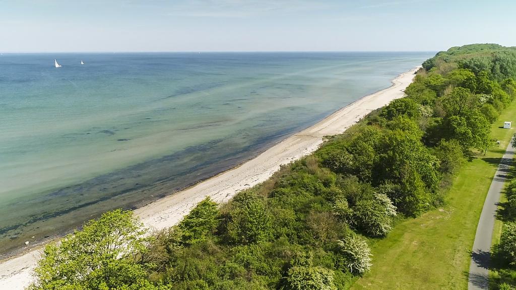 Schlossgut Gross Schwansee Luaran gambar The coast of the peninsula