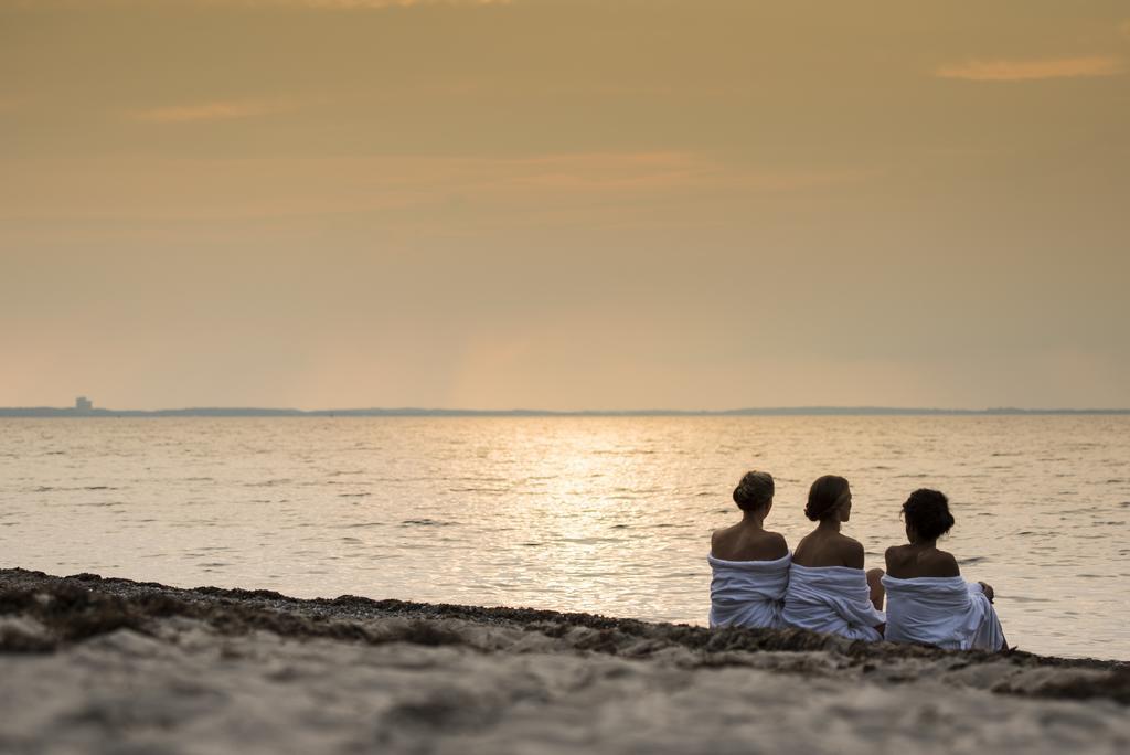 Schlossgut Gross Schwansee Luaran gambar Sunset at the beach