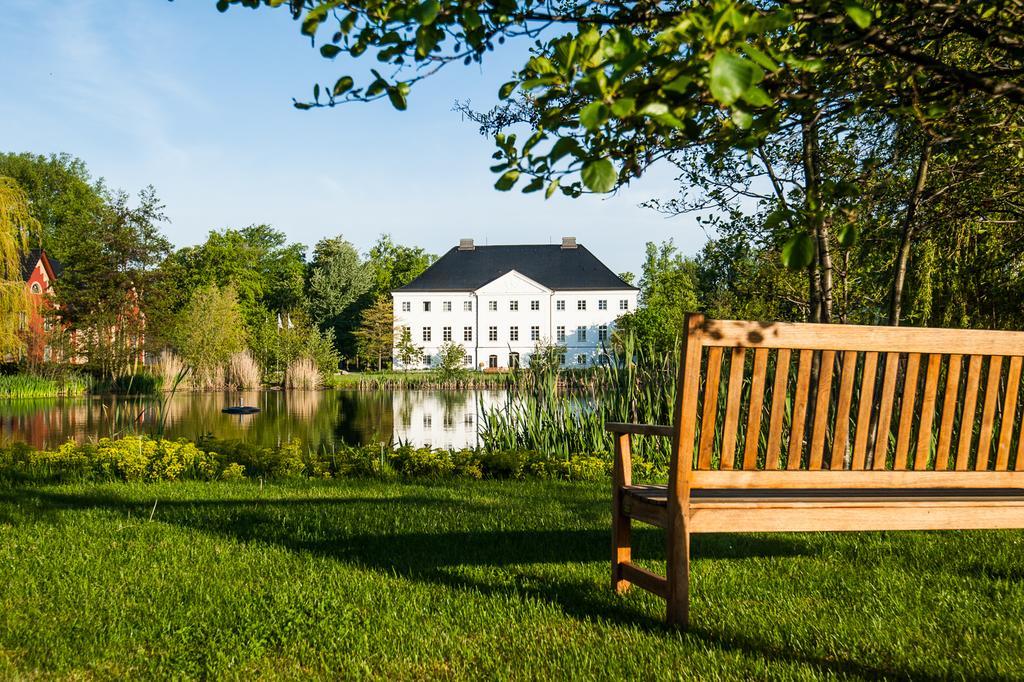 Schlossgut Gross Schwansee Luaran gambar The manor house