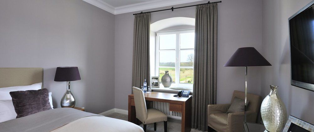 Schlossgut Gross Schwansee Luaran gambar Curtains in a bedroom