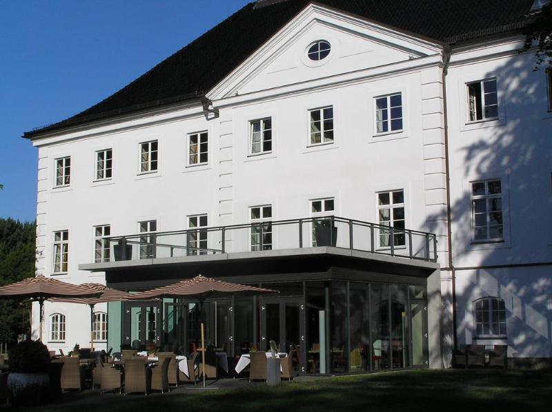 Schlossgut Gross Schwansee Luaran gambar The former hunting lodge of the Prince of Schwarzenberg