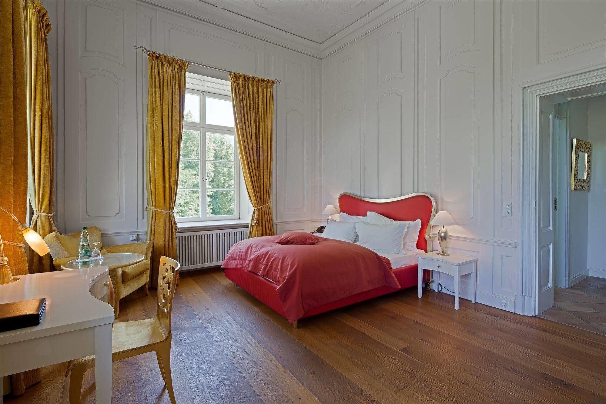 Schlossgut Gross Schwansee Luaran gambar A bedroom at the hotel