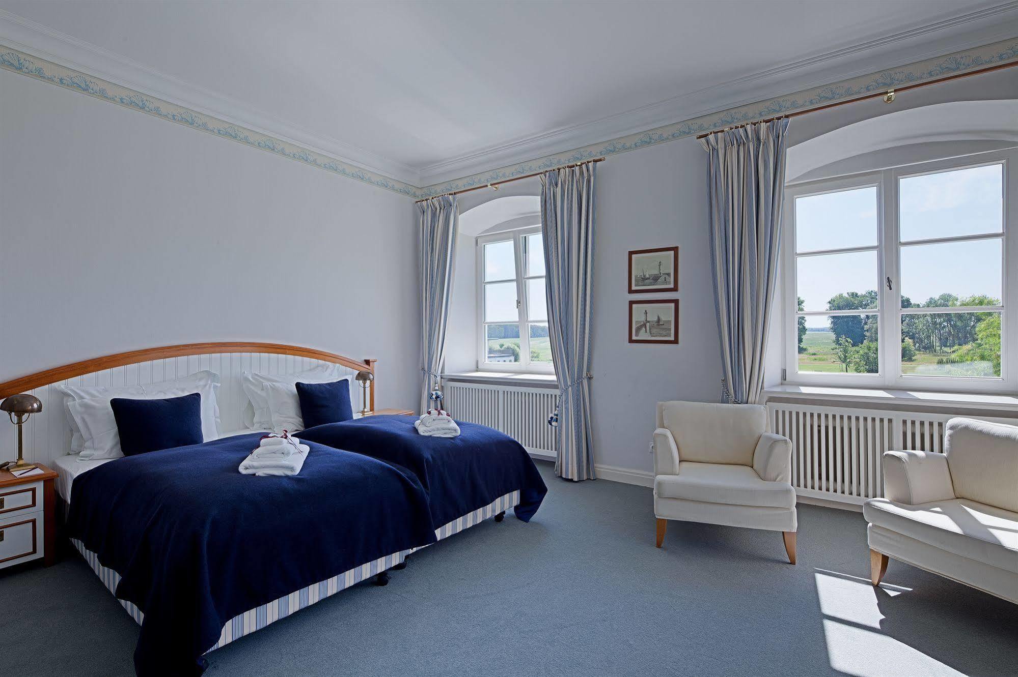 Schlossgut Gross Schwansee Luaran gambar A room at the hotel